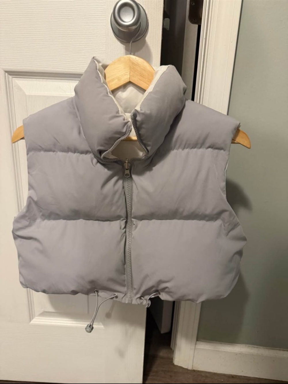 Reversible Gray & White Cropped Puffer Vest